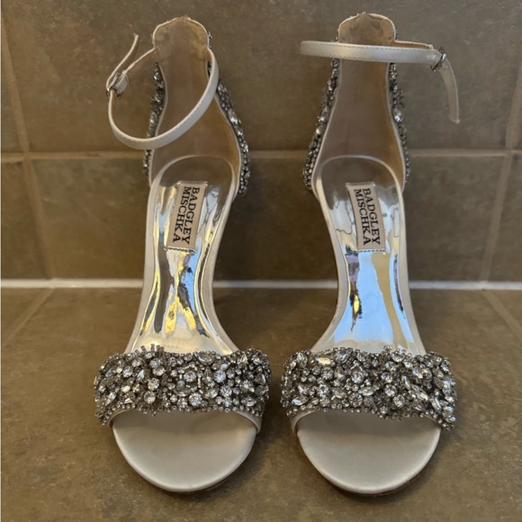 Badgley Mischka size 5 bridal heels - Picture 2 of 5